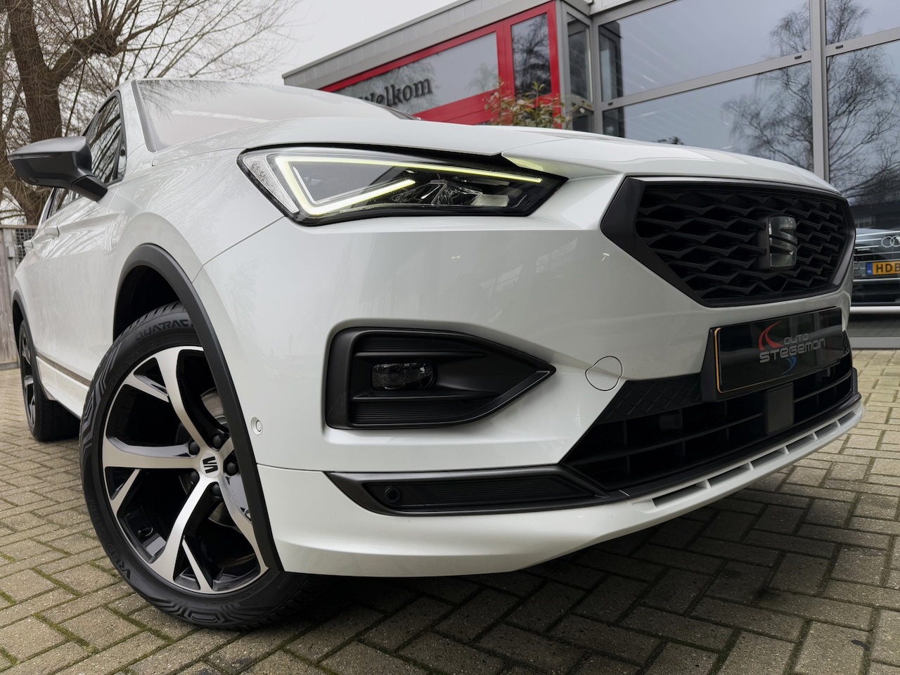 Seat Tarraco - 1.5 TSI FR AUT. *!* PANORAMADAK/ 19 INCH/ CARPLAY/ RADAR/ TREKHAAK *!* - AutoWereld.nl