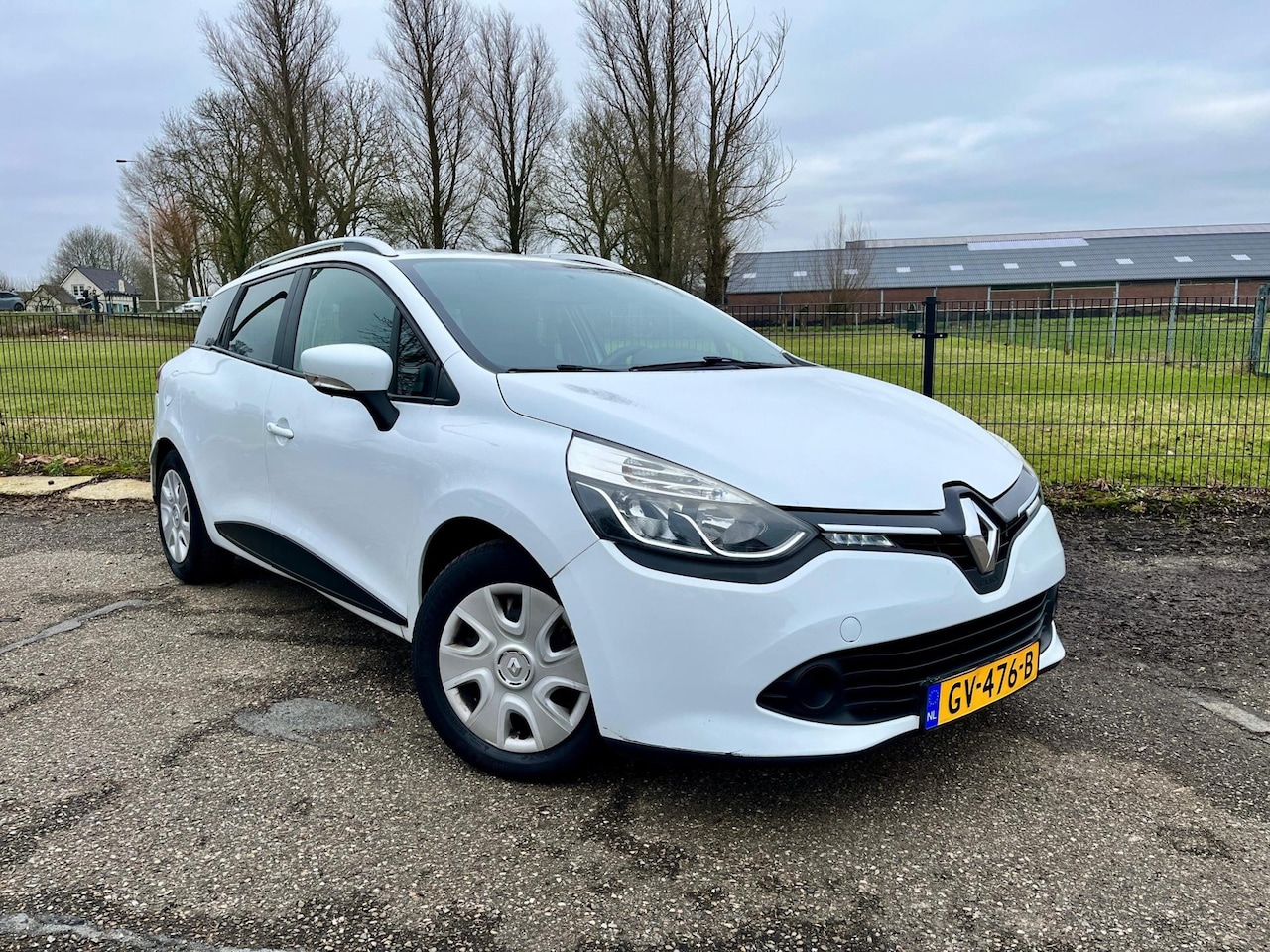 Renault Clio Estate - 1.5 dCi ECO Expression / 90pk / Trekhaak / Navigatie / Parkeersensoren / - AutoWereld.nl