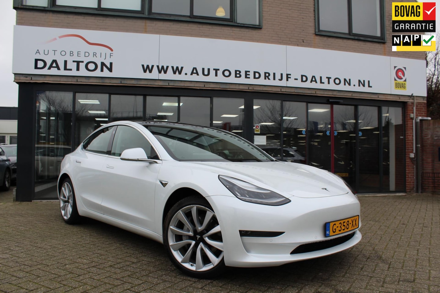 Tesla Model 3 - Long Range RWD Long Range AWD 75 kWh TREKHAAK / 19"LM / AUTOPILOT / 1e EIG / incl. BTW / LEER / PANODAK - AutoWereld.nl