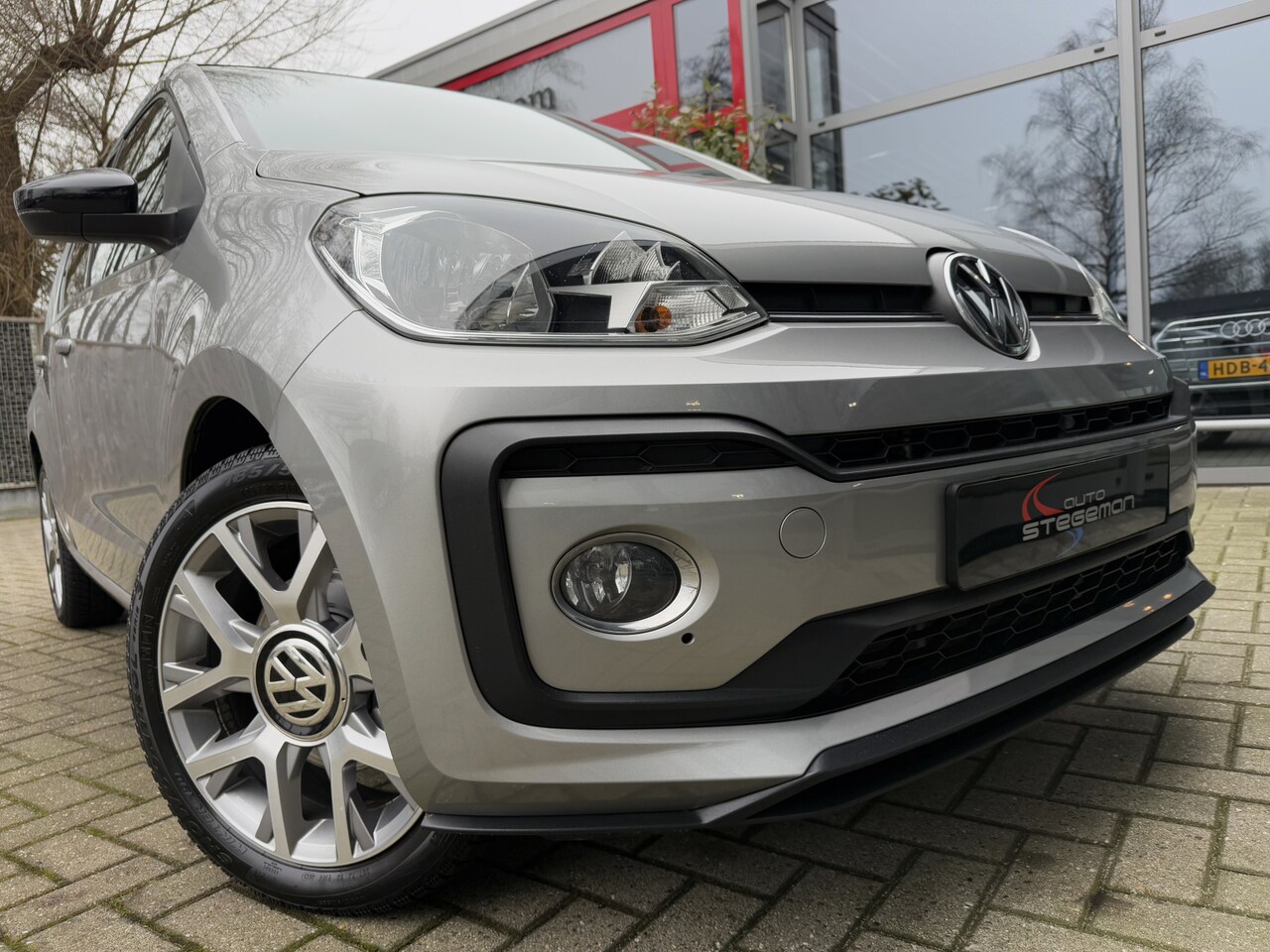 Volkswagen Up! - 1.0 TSI 90PK!! HIGH UP *!* NAVI/ 17 INCH/ ECC/ STOELVERWARMING/ PDC *!* - AutoWereld.nl