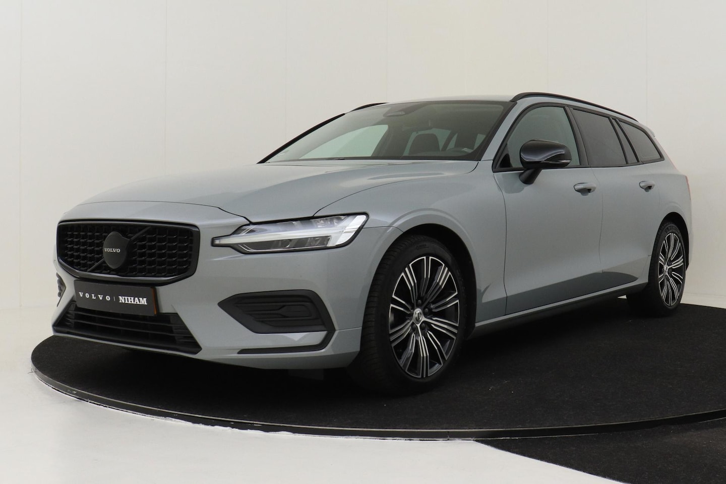 Volvo V60 - 2.0 B3 Essential Edition 2.0 B3 Essential Edition - AutoWereld.nl