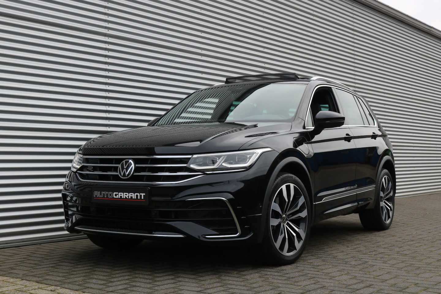 Volkswagen Tiguan - 1.4 TSI eHybrid R-Line 245PK Aut (Panoramadak VirtualCockpit AppleCarPlay ACC Keyless Came - AutoWereld.nl