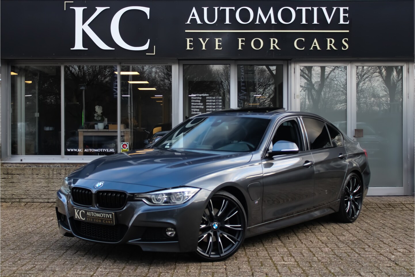 BMW 3-serie - 330e High M-Sport | Schuifdak | Leder - AutoWereld.nl