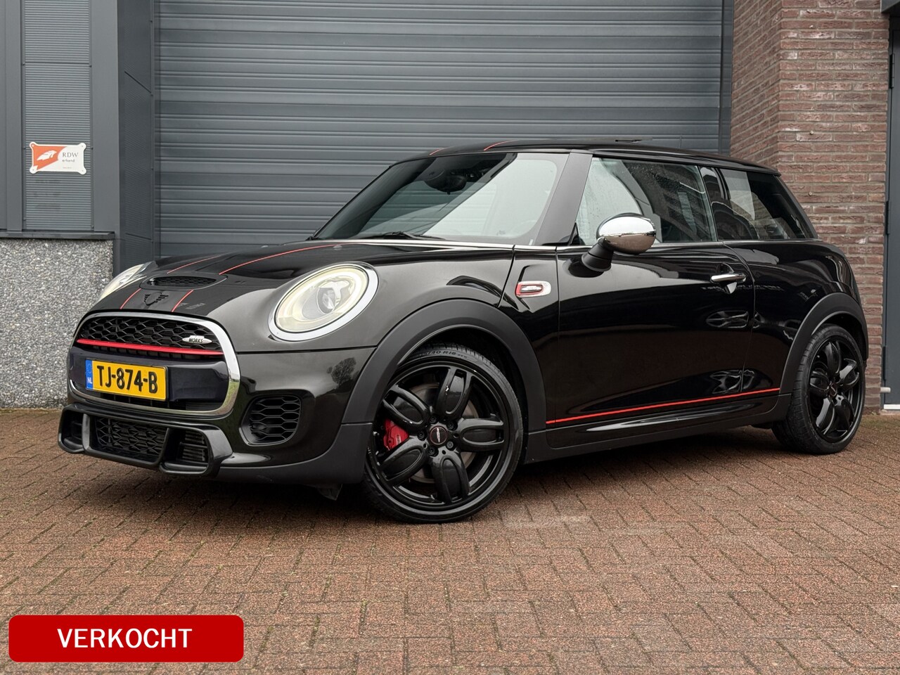 MINI John Cooper Works - 2.0 Chili JCW | NAVI | PANO | LEDER | PDC | CRUISE | CLIMATE | APK 2025! - AutoWereld.nl