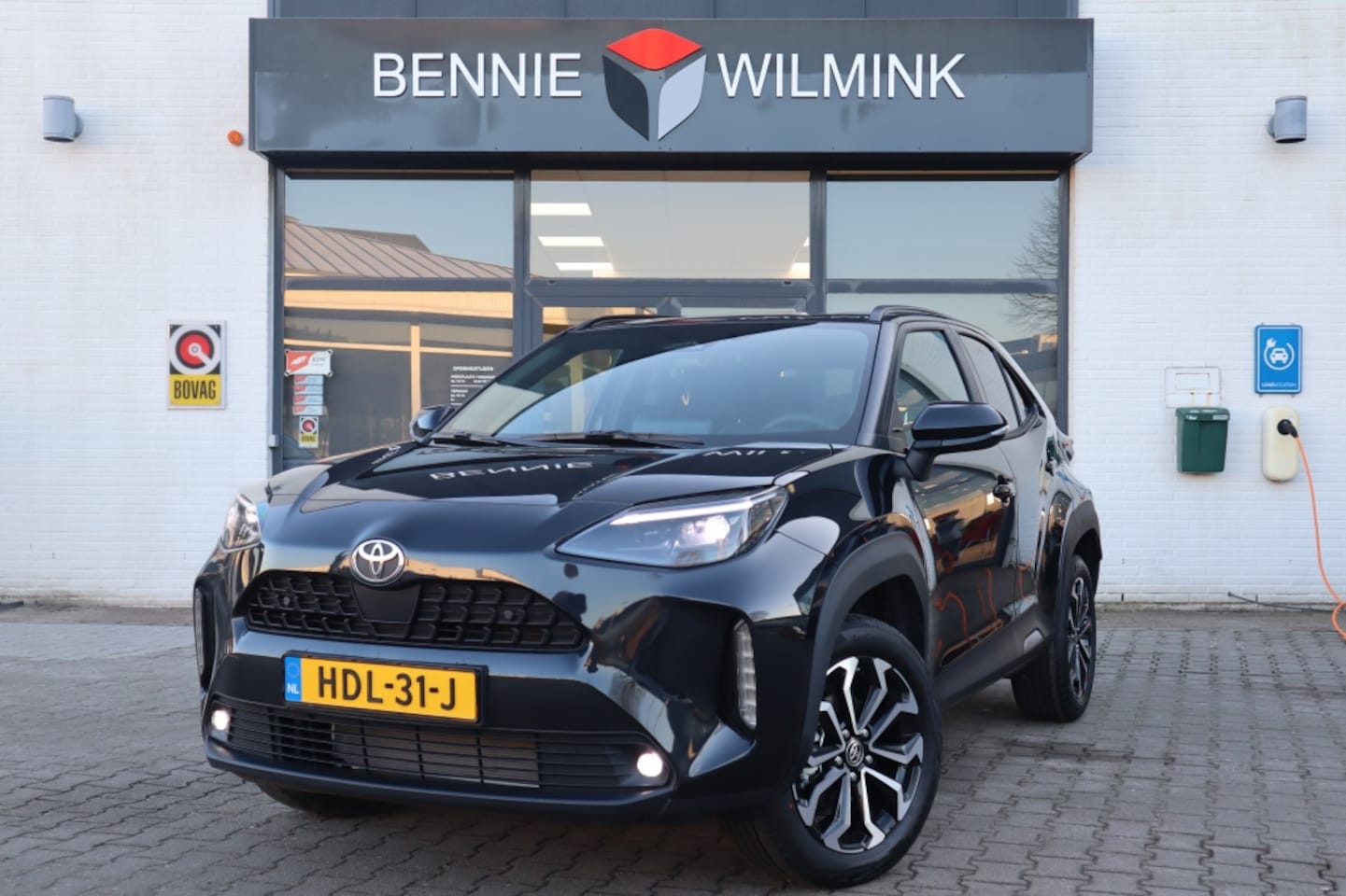 Toyota Yaris Cross - 1.5 Hybrid 130 First Edition Dodehoek/Stuur/Stoelverwarming - AutoWereld.nl