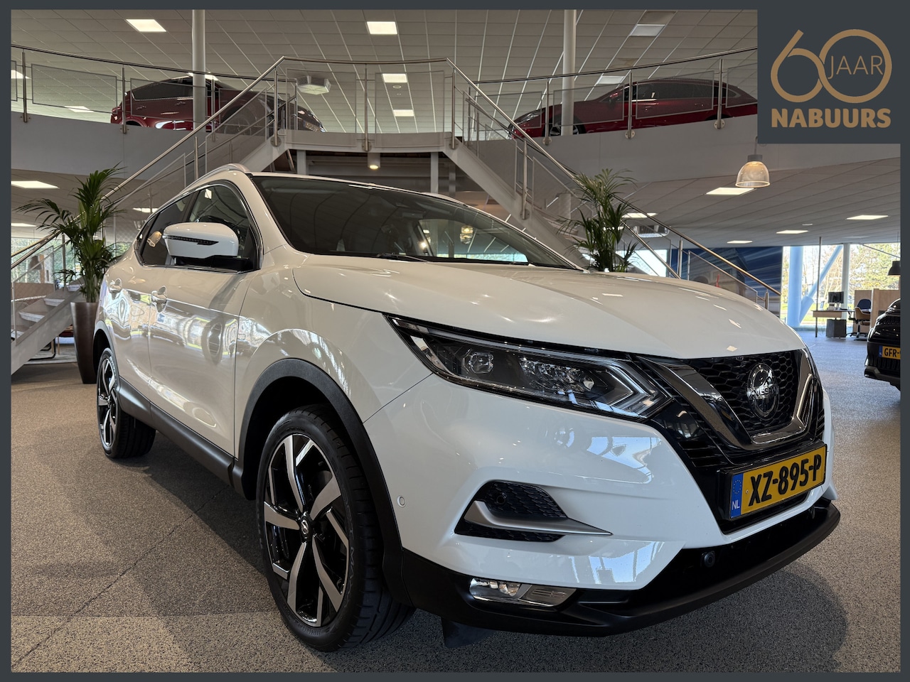 Nissan Qashqai - 1.3 DIG-T Tekna, NL auto, Trekhaak, Camera - AutoWereld.nl