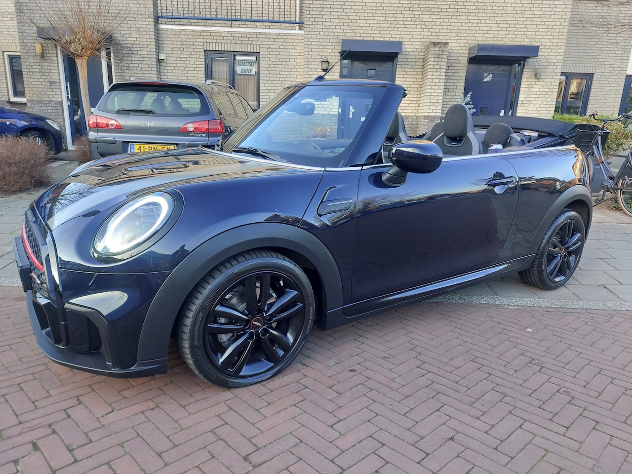 MINI Cabrio - Mini 1.5 Cooper Classic John Cooper Works Garantie mogelijk tot 2033 - AutoWereld.nl