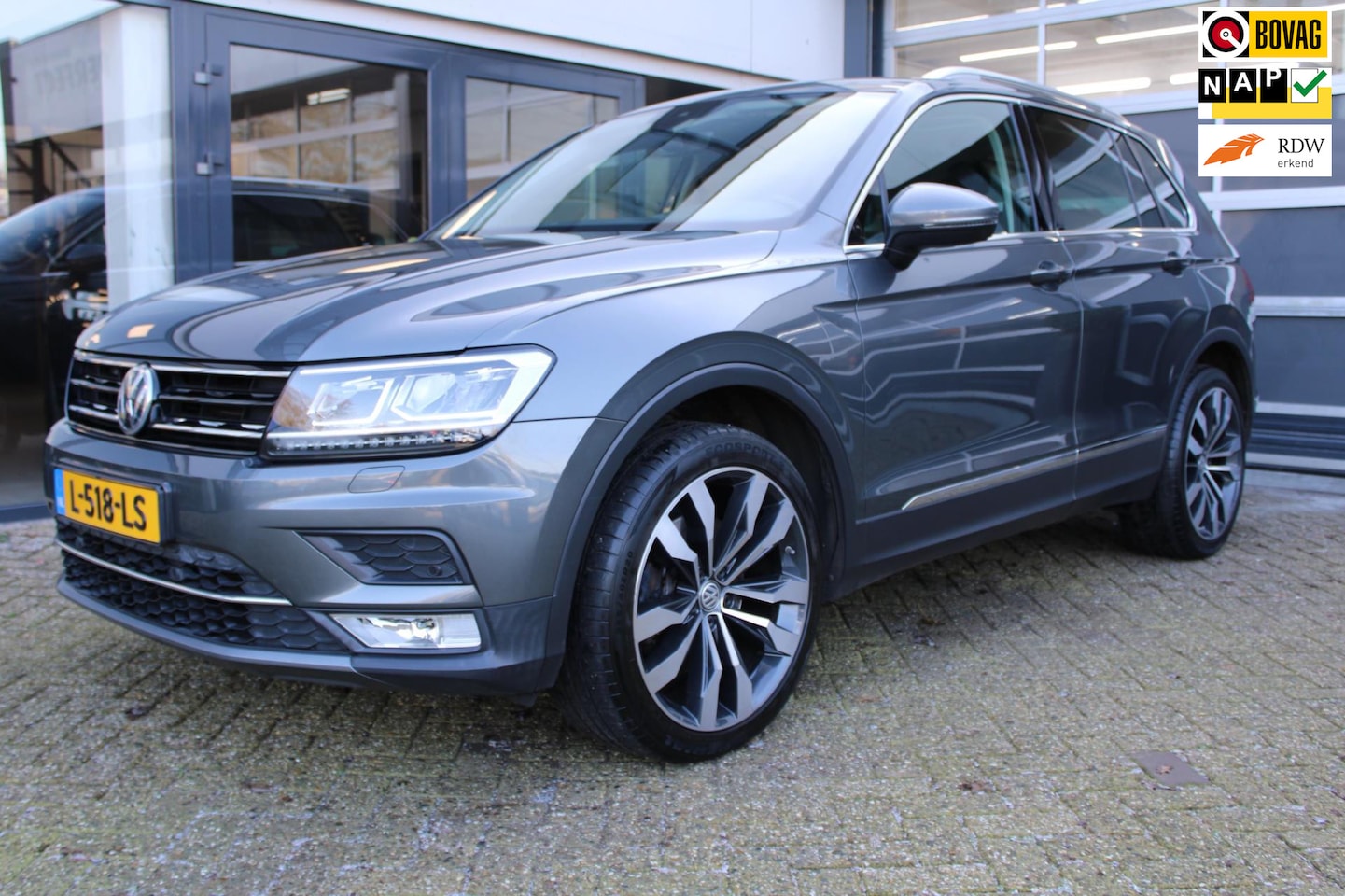 Volkswagen Tiguan - 2.0 TSI 4Motion Highline | Pano | Virtual | 4M - AutoWereld.nl