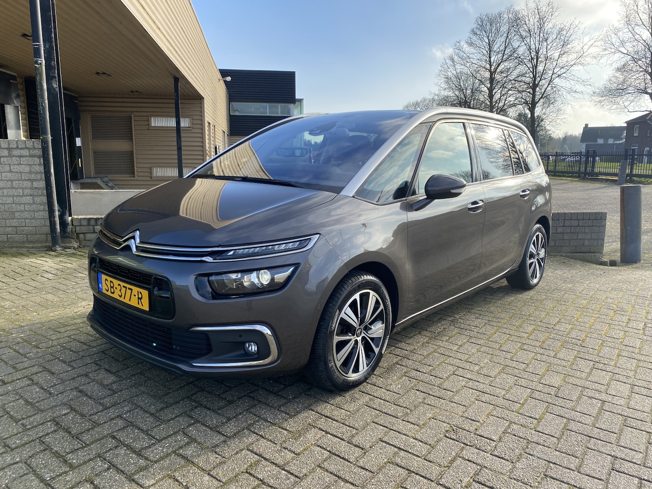 Citroën Grand C4 Picasso - 1.6 e-THP Shine Automaat 7 persoons [ panoramadak,fm navi,leer,ecc,lmv,trekhaak ] - AutoWereld.nl