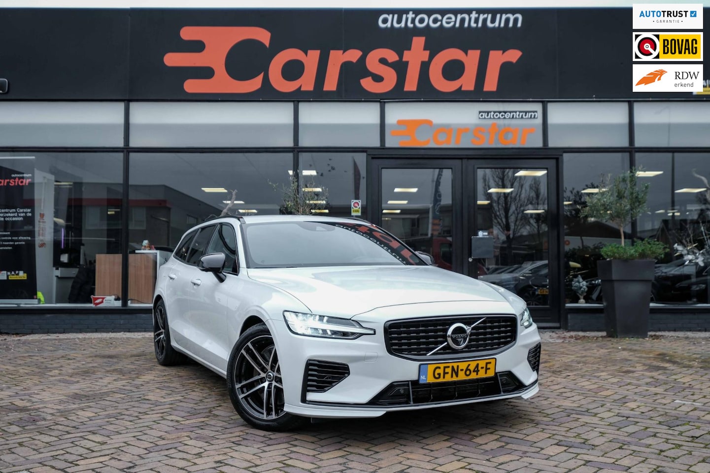 Volvo V60 - 2.0 T6 Recharge AWD R-Design|Car Play|Camera|Stoelver. - AutoWereld.nl