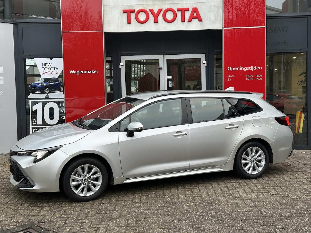 Toyota Corolla Touring Sports - Hybrid 140 NL-AUTO APPLE / ANDROID AD-CRUISE LED DAB+ CAMERA LICHTMETAAL - AutoWereld.nl