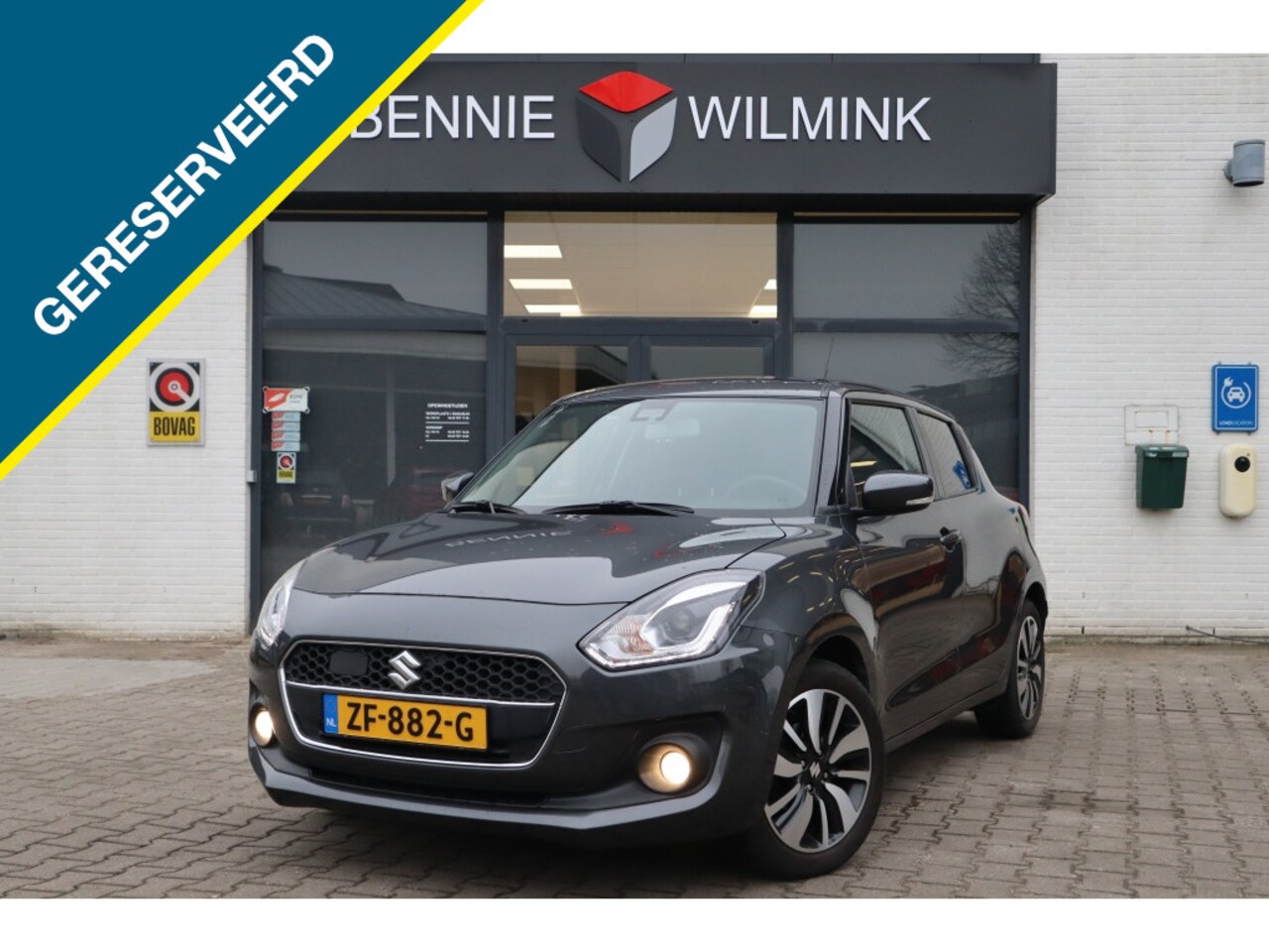 Suzuki Swift - 1.0 Stijl Automaat AdaptiveCruise/Trekhaak/Navi/Keyless - AutoWereld.nl