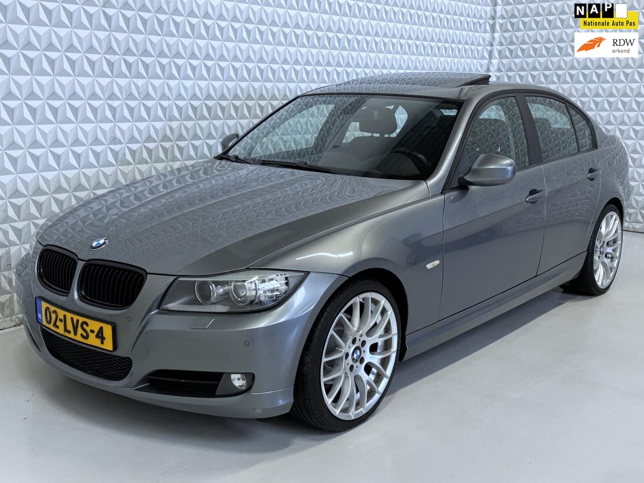 BMW 3-serie - 318i Automaat met veel opties! 191.000km (2009) - AutoWereld.nl