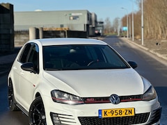 Volkswagen Golf - 2.0 TSI GTI