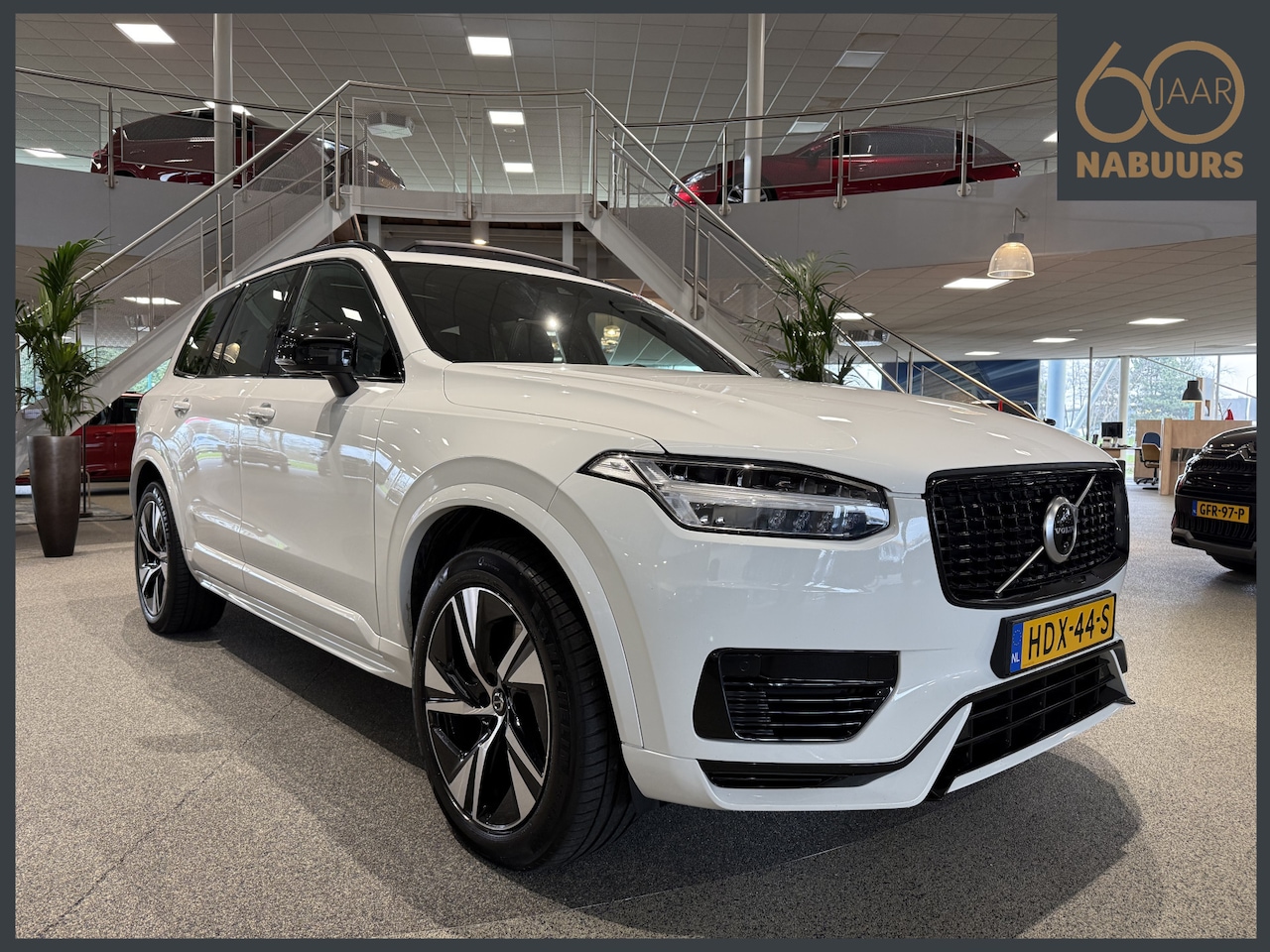 Volvo XC90 - 2.0 T8 AWD R-Design 7p, Pano, Trekhaak, H&K audio, Adaptive - AutoWereld.nl