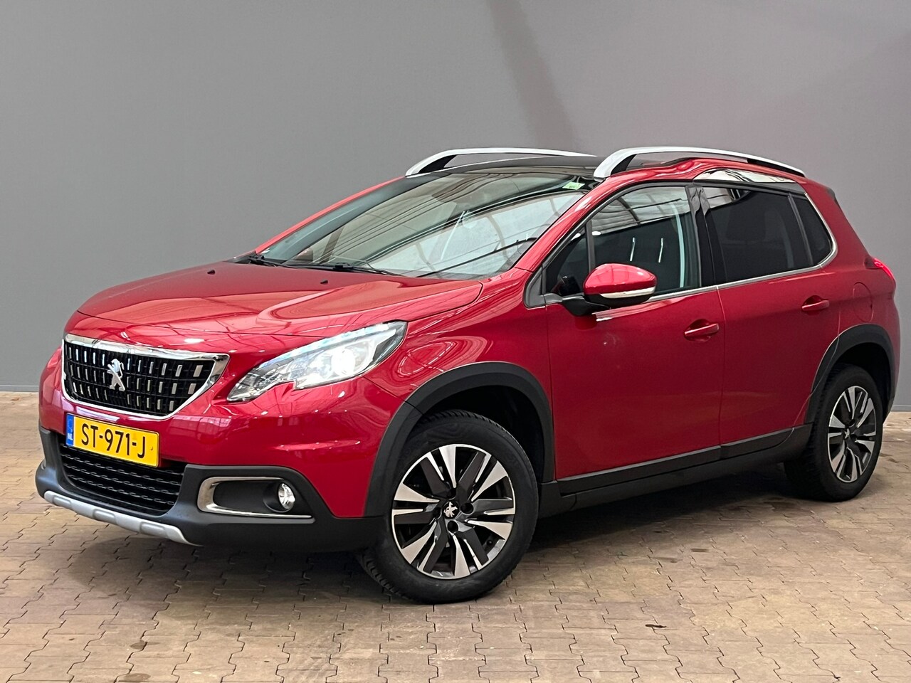 Peugeot 2008 - 1.2 PureTech Allure Peugeot 2008 1.2 PureTech Allure  Handmatig | Apple Carplay/Android Au - AutoWereld.nl