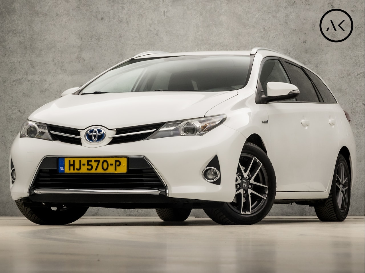 Toyota Auris Touring Sports - 1.8 Hybrid Aspiration Automaat (NAVIGATIE, CLIMATE, CAMERA, GETINT GLAS, XENON, SPORTSTOEL - AutoWereld.nl