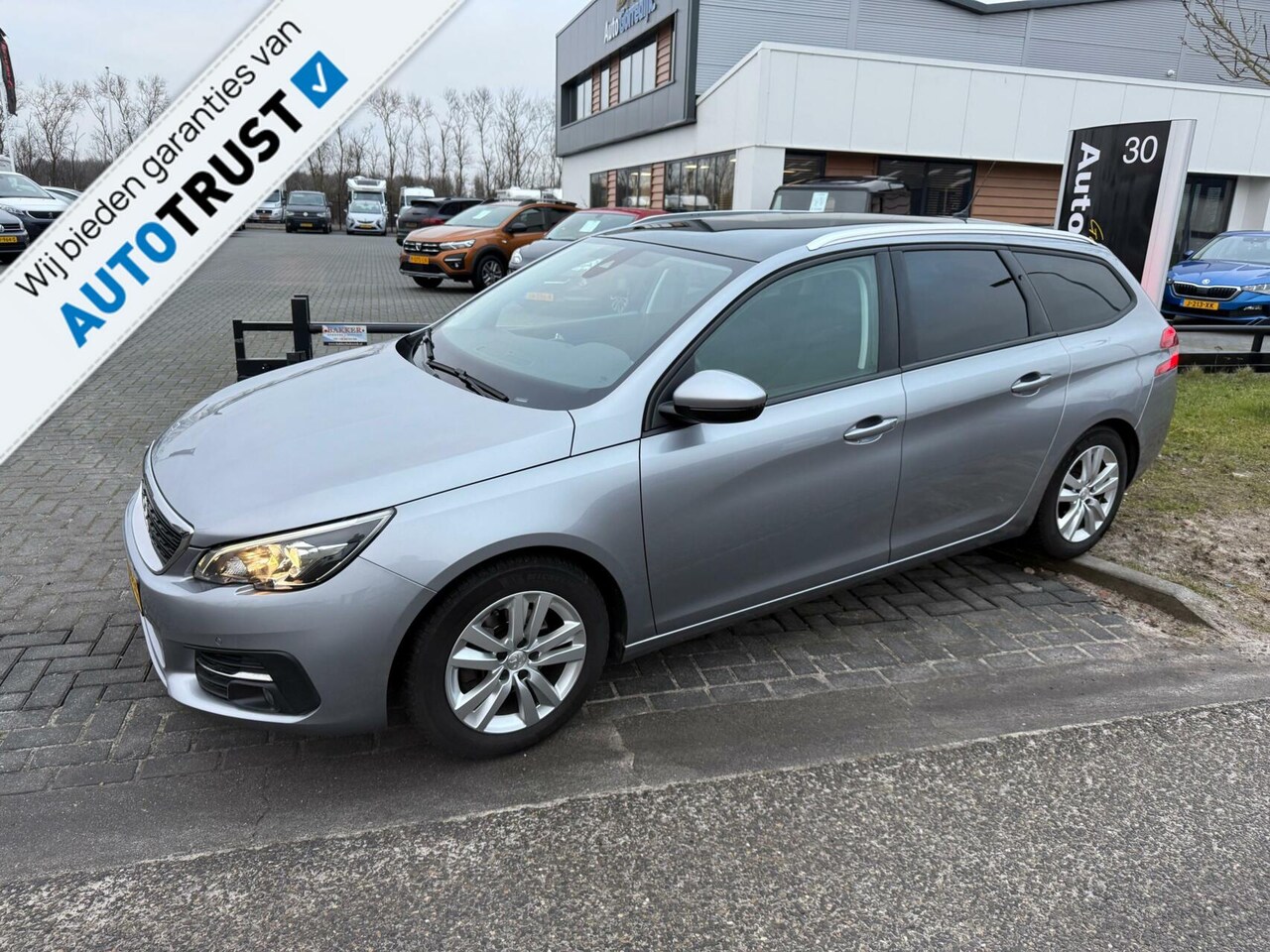 Peugeot 308 SW - Lease Executive PANO,NAVI,CRUISE - AutoWereld.nl