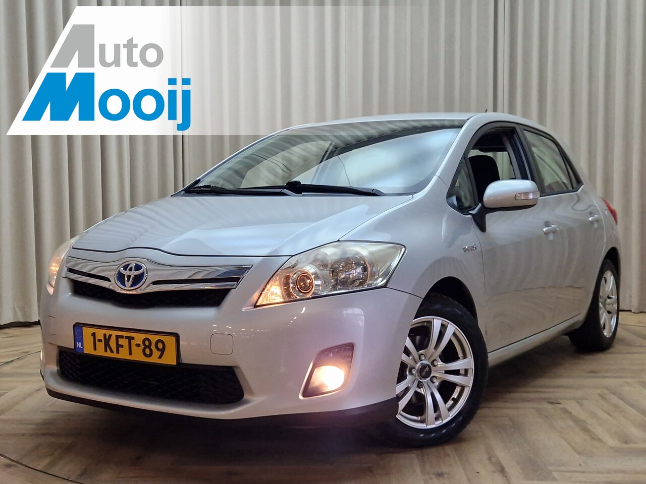 Toyota Auris - 1.8 Full Hybrid Aspiration *Navigatie* Cruise Control / Trekhaak / Elek. Pakket / 16'' LMV - AutoWereld.nl