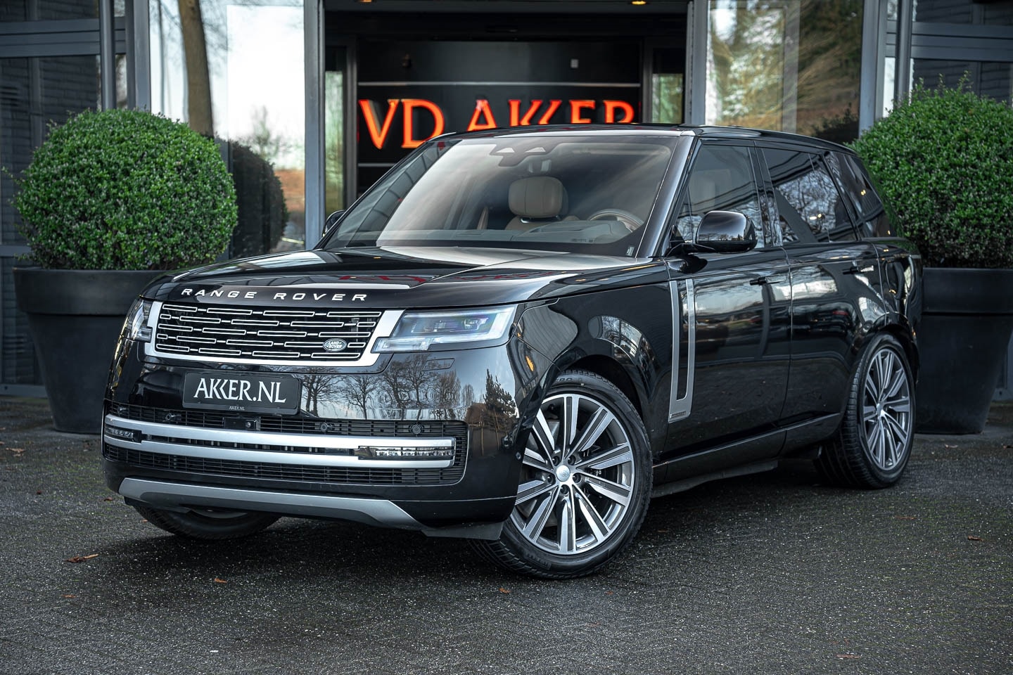 Land Rover Range Rover - LANDROVER P550E AUTOBIOGRAPHY HEADUP+MASSAGE+4WSTURING+PANO.DAK - AutoWereld.nl