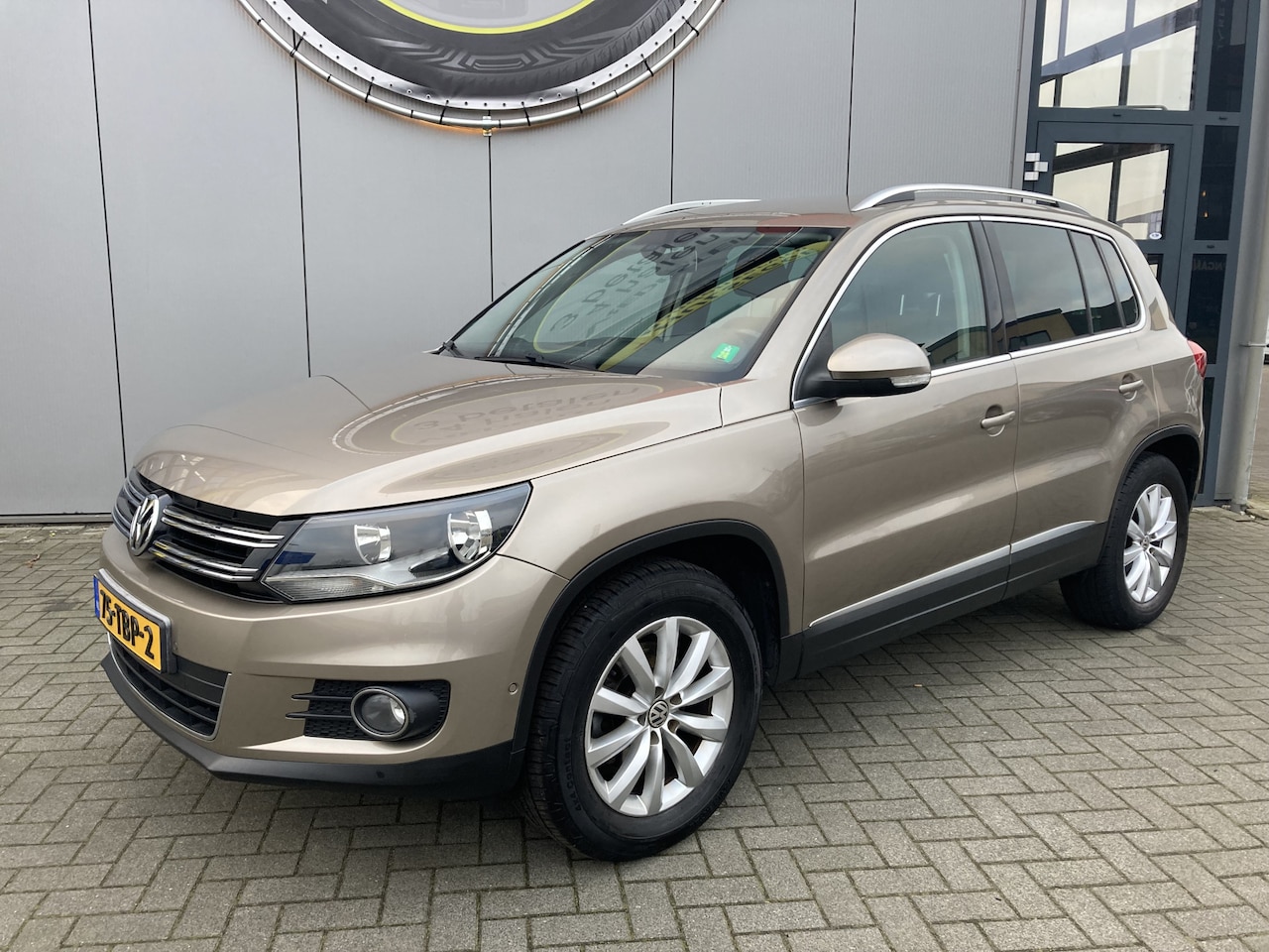 Volkswagen Tiguan - 1.4 Trekhaak | Navigatie | Blue tooth | Alcantara | Keyless system | NAP | Nieuwe Type - AutoWereld.nl