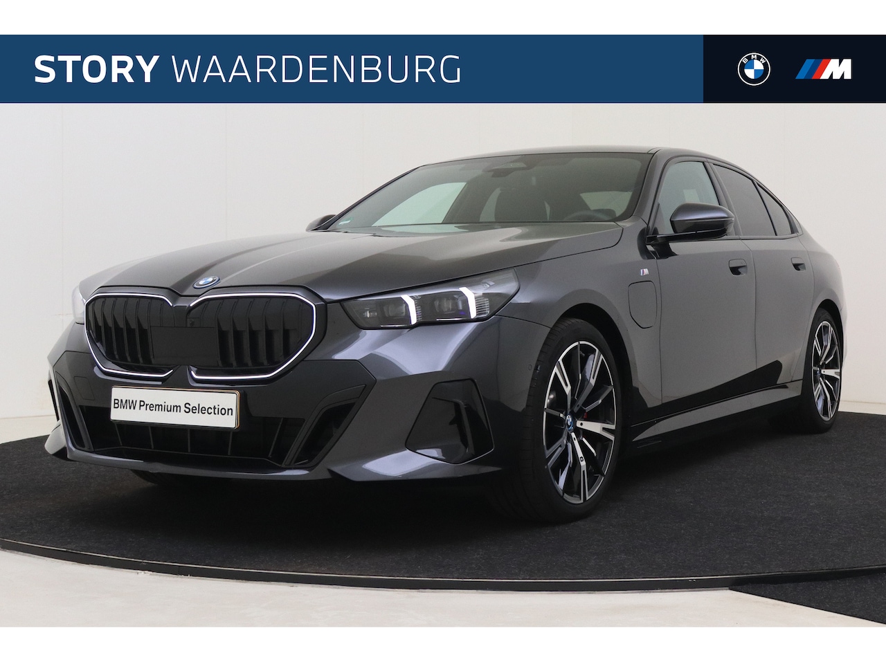 BMW 5-serie - 530e High Executive M Sport Automaat / Panoramadak / Trekhaak / Parking Assistant Professi - AutoWereld.nl