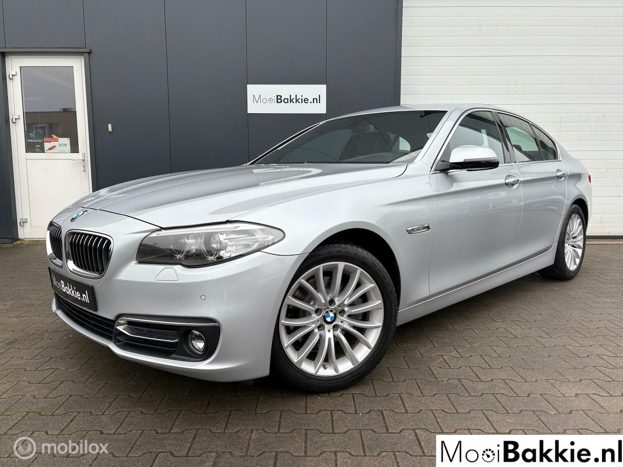 BMW 5-serie - 520i High Luxury Leder / NAP / LED / Facelift - AutoWereld.nl