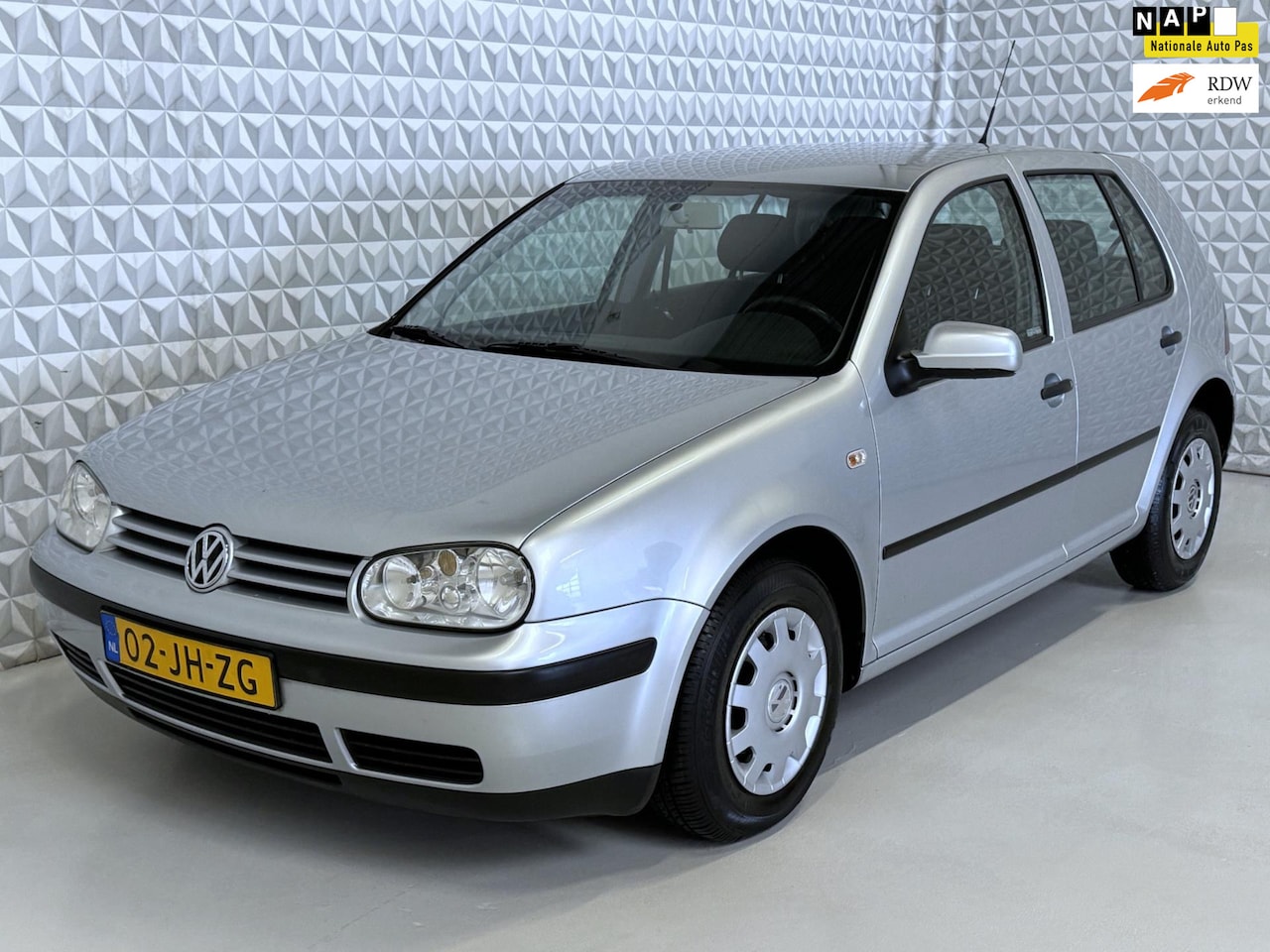 Volkswagen Golf - 1.6-16V 5-deurs AIRCO / 120.000km (2002) - AutoWereld.nl