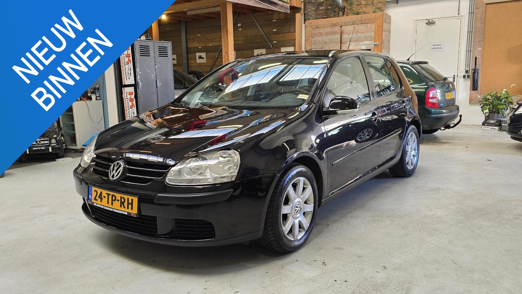 Volkswagen Golf - 1.6 FSI Comfortline 5drs Climate controle, LMV 16", Cruisecontrole, Bluetooth - AutoWereld.nl