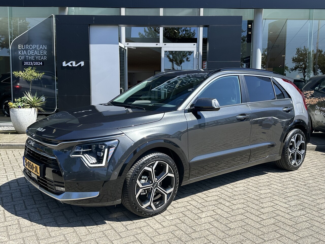 Kia Niro - 1.6 GDi Hybrid ExecutiveLine Meest Luxe uitvoering Schuifdak Trekhaak info: M. Safari 0492 - AutoWereld.nl