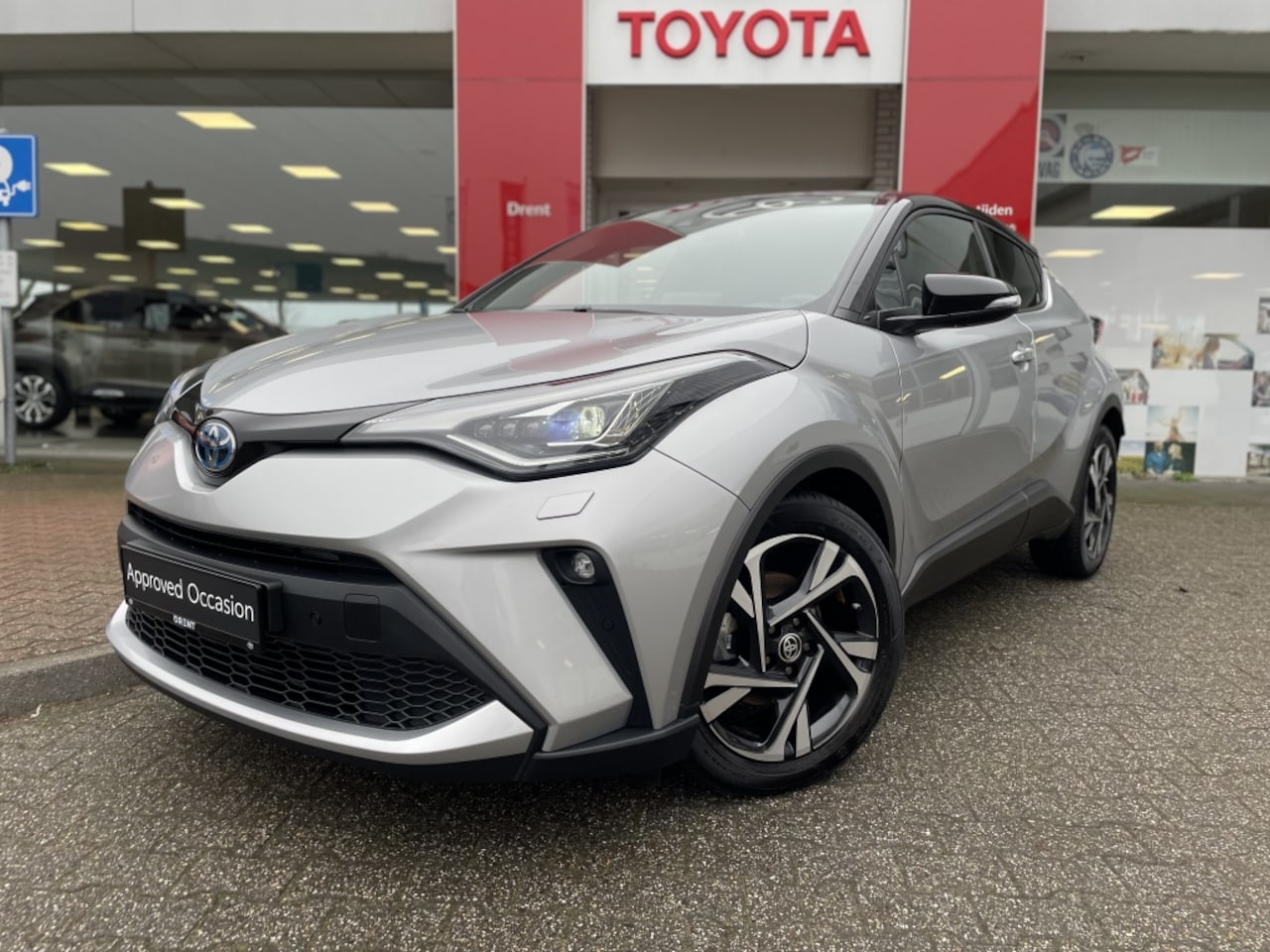 Toyota C-HR - 1.8 Hybrid Style Bi-Tone | Premium Pack | Sensoren v/a | Android - AutoWereld.nl