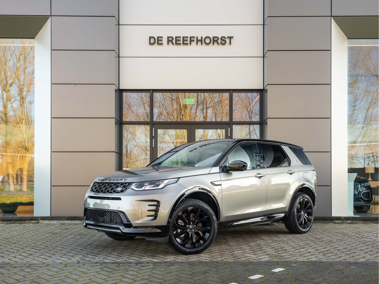 Land Rover Discovery Sport - P270e PHEV Dynamic Edition | Light Oyster | 3D Surround Camera | Meridian Surround Audio - AutoWereld.nl