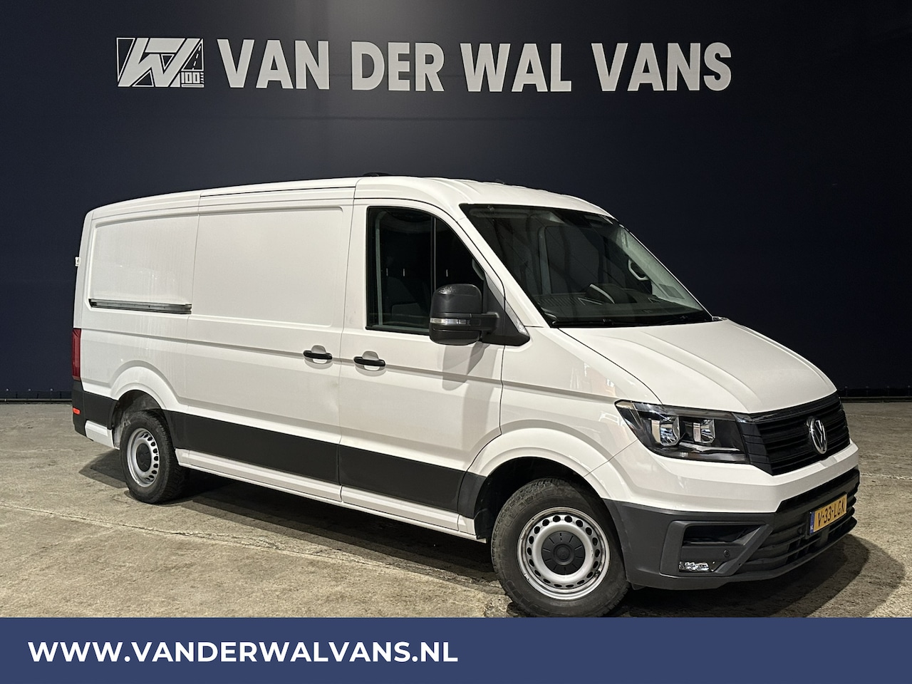 Volkswagen Crafter - 2.0 TDI 141pk L3H2 L2H1 Euro6 Airco | Camera | Navigatie | 3000kg trekhaak Apple Carplay, - AutoWereld.nl