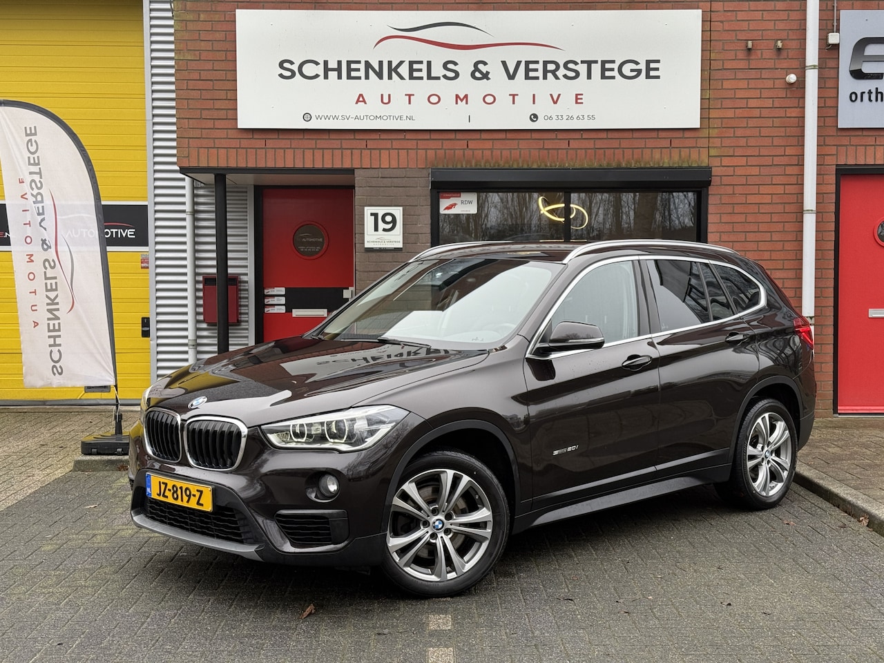 BMW X1 - sDrive20i Centennial High Executive / Automaat / Trekhaak / Camera / Leer / Stoelverwarmin - AutoWereld.nl