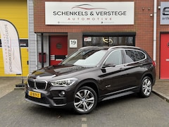 BMW X1 - sDrive20i Centennial High Executive / Automaat / Trekhaak / Camera / Leer / Stoelverwarmin