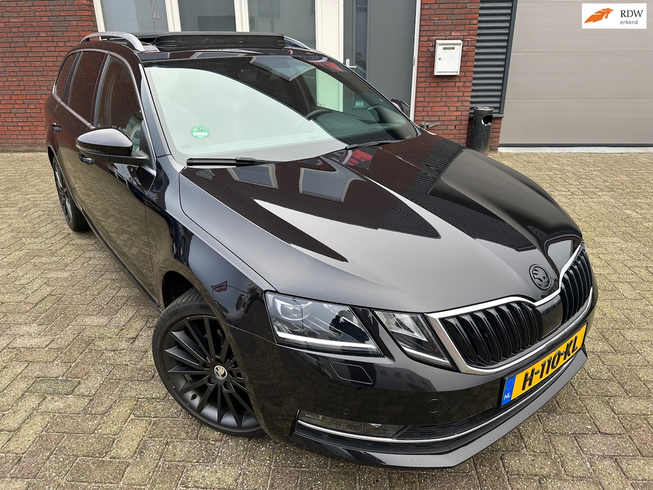 Skoda Octavia Combi - 1.5 TSI Greentech / Pano / PDC / Camera / Navi - AutoWereld.nl