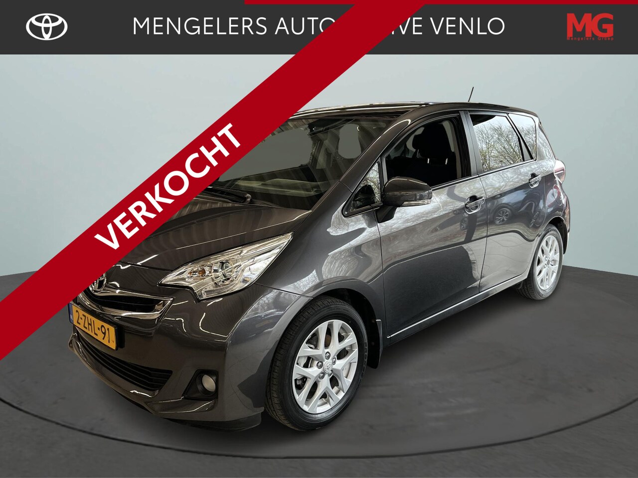 Toyota Verso S - 1.3 VVT-i Trend Navigatie / Camera / Climate Control / Panoramadak - AutoWereld.nl