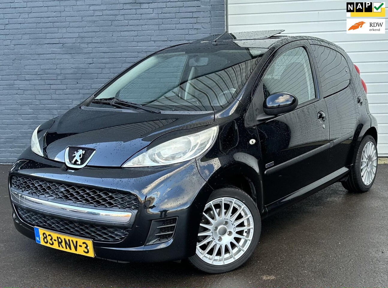 Peugeot 107 - 1.0-12V Sportium SCHUIFDAK/OZLMV/AIRCO/ELK - AutoWereld.nl