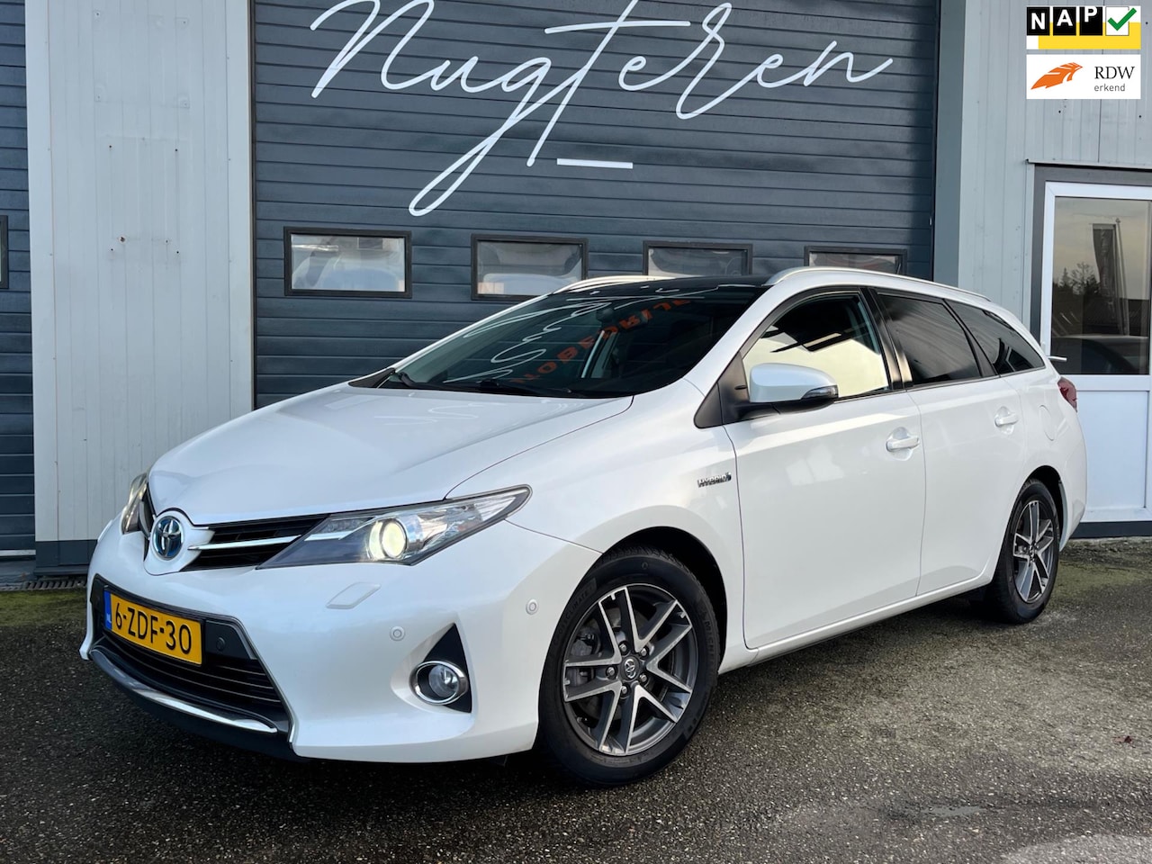 Toyota Auris Touring Sports - 1.8 Hybrid Lease+Pano+Leer+Xenon+Park assist - AutoWereld.nl