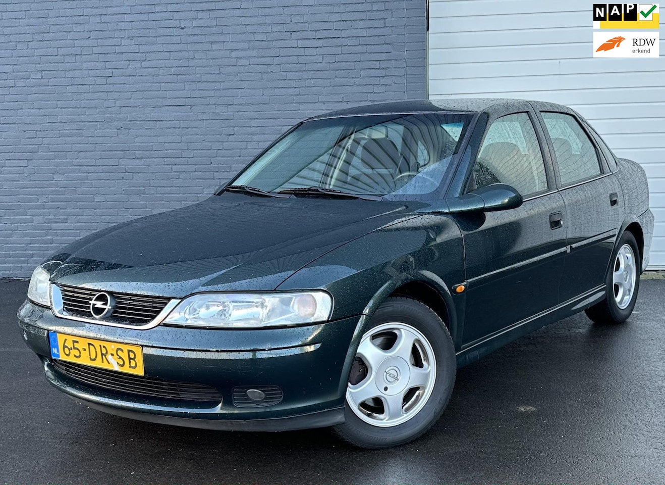 Opel Vectra - 1.6-16V Sport Edition CLIMA/LMV/TREKHAAK/NAP - AutoWereld.nl