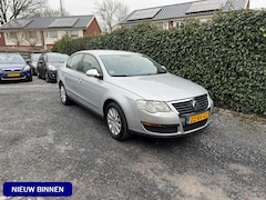 Volkswagen Passat - 1.6 FSI Trendline | Airco | Cruise Control | Elekt. Ramen | Trekhaak | APK tot 10-02-2026