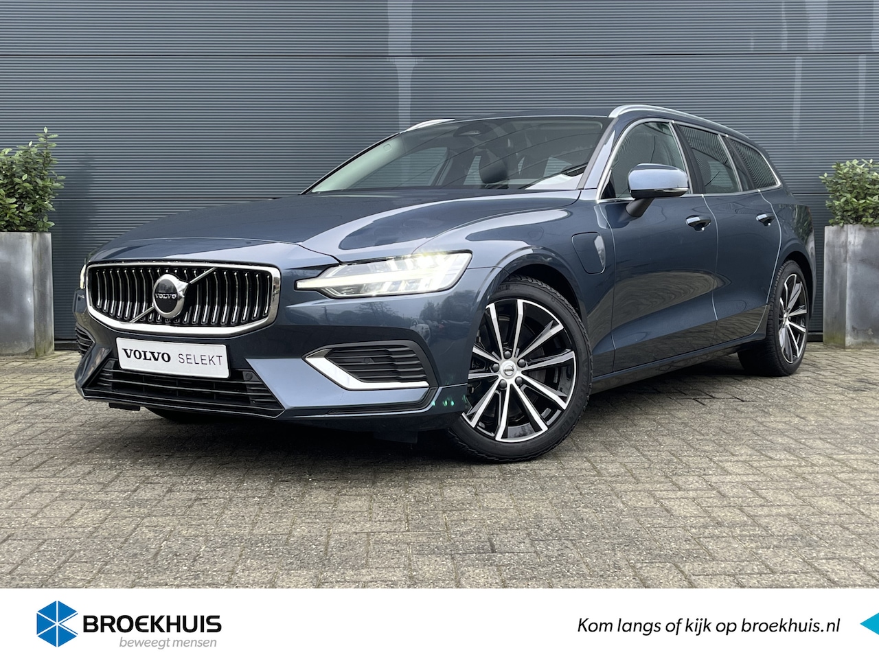 Volvo V60 - 2.0 T6 Plug-in hybrid AWD Essential Bright | Google | Trekhaak | DAB | - AutoWereld.nl