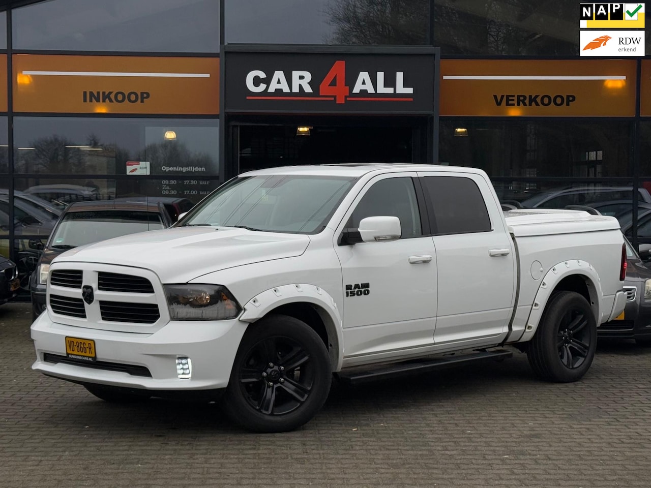 Dodge Ram 1500 - 5.7 V8 4x4 Quad Cab 6'4 LARAMIE/BOMVOL OPTIES/APK 03-09-2024 - AutoWereld.nl