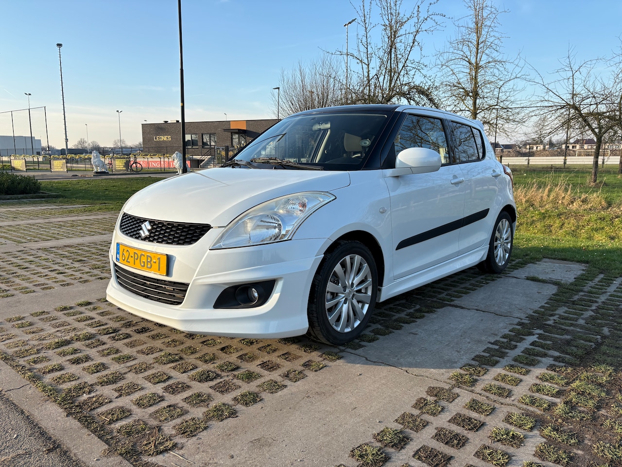 Suzuki Swift - 1.2 Comfort EASSS Sportieve look - AutoWereld.nl