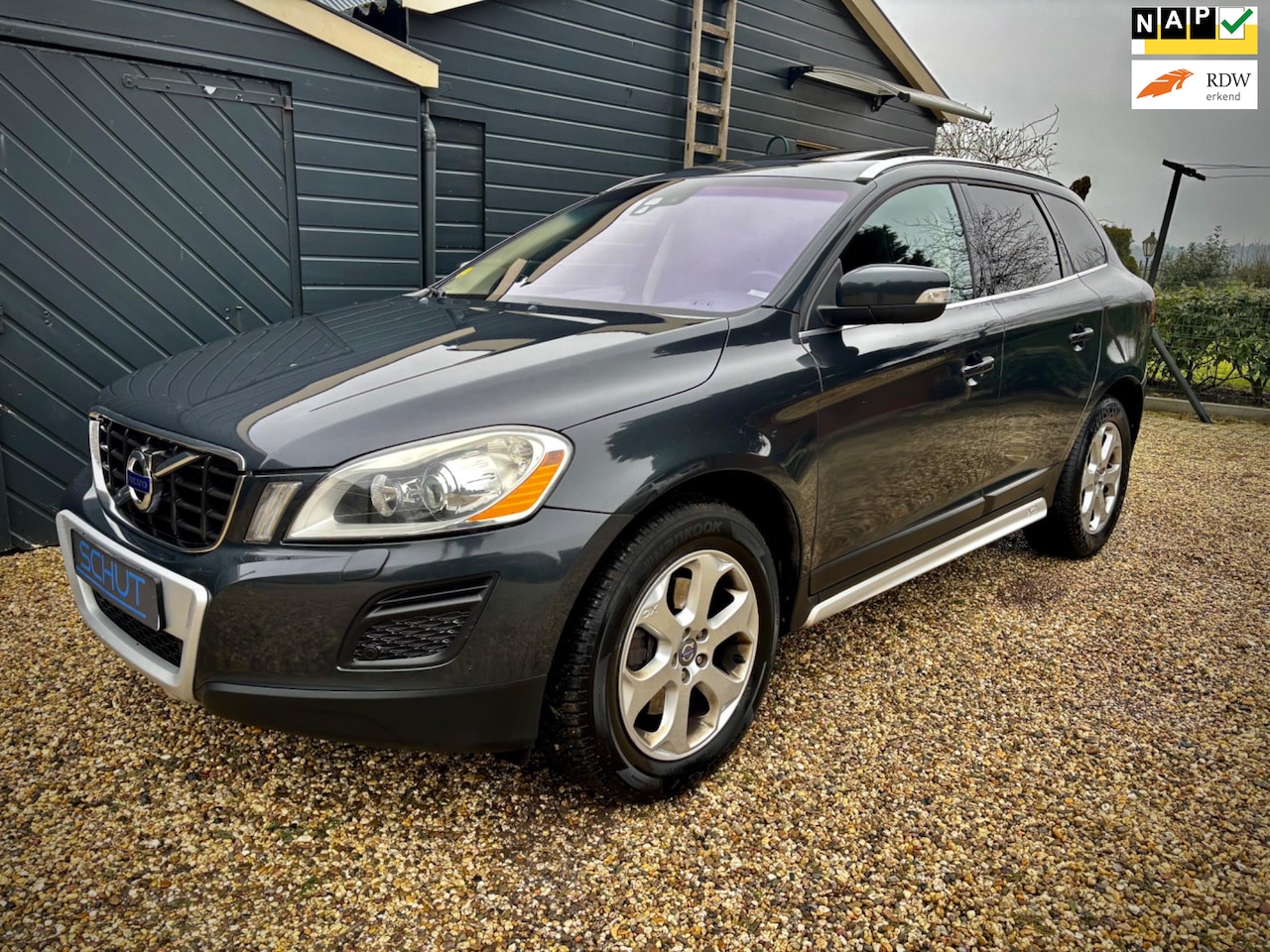 Volvo XC60 - 2.0 D3 163pk Summum R-DESIGN | 5-cyl | PANO | LEER | INFOTAINMENT | NAVI | XENON | ZEER NE - AutoWereld.nl