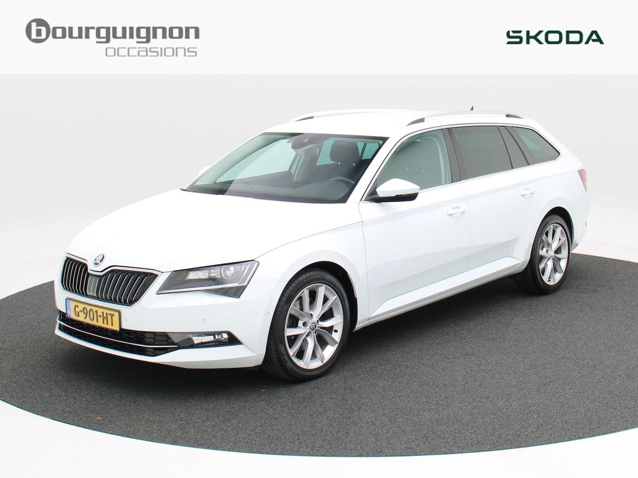 Skoda Superb Combi - 1.8 TSi 180 Pk Style | Trekhaak | Stoelverwarming | Elektrische Stoelen | Cruise Control | - AutoWereld.nl