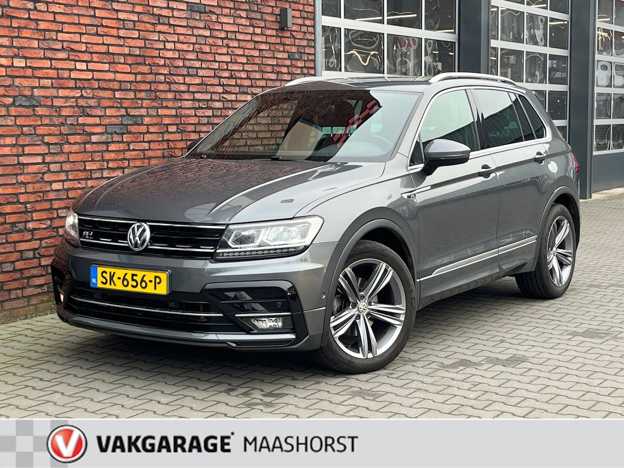 Volkswagen Tiguan - 2.0 TDI Highline Business R Adapt.Cruise/AchteruitrijCam./PDC/DAB/LED/Clima/Airco/Trekhaak - AutoWereld.nl