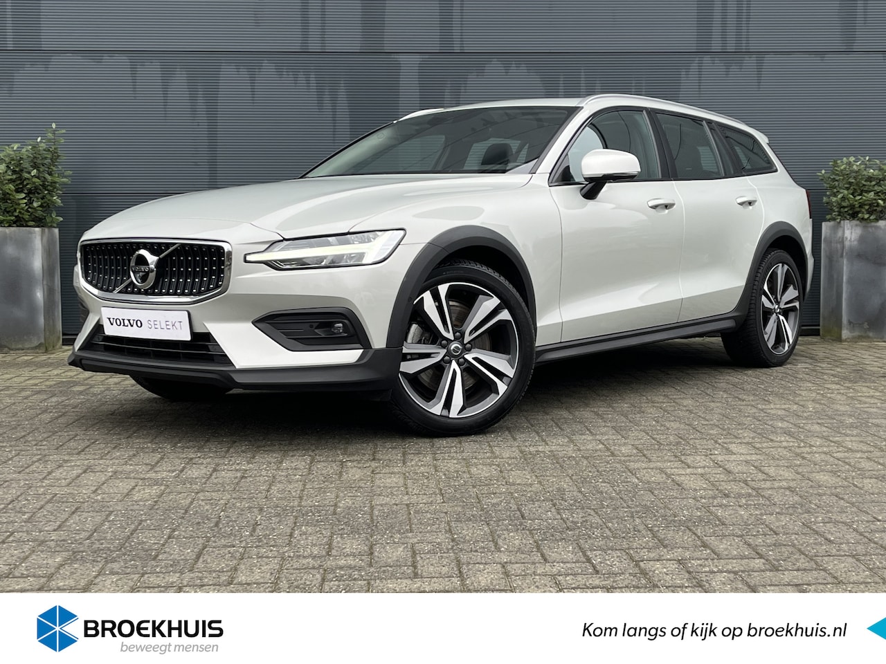 Volvo V60 Cross Country - 2.0 B5 AWD Pro | Harman/Kardon | Panoramadak | Trekhaak | 360 Camera | - AutoWereld.nl