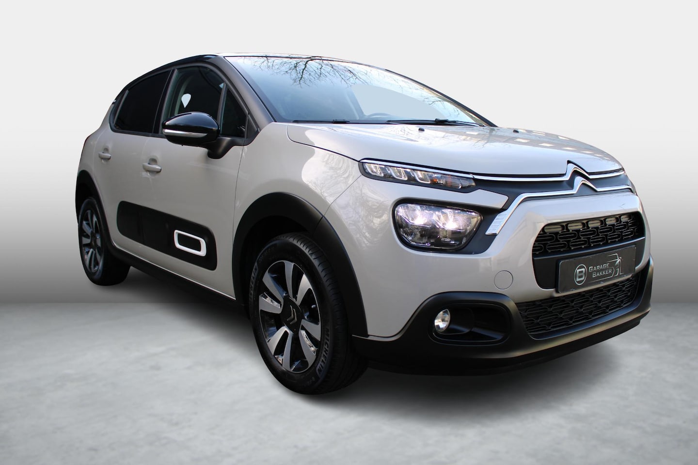 Citroën C3 - 1.2 PureTech Shine Business Trekhaak Bi-Tone Black Navi-Carplay Stoelverw. 360-Camera - AutoWereld.nl