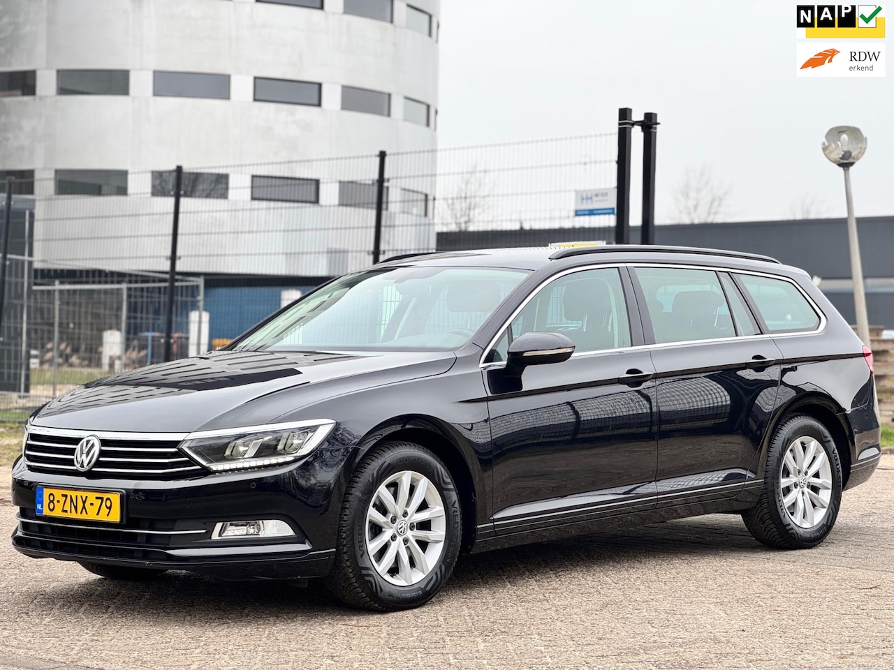 Volkswagen Passat Variant - 1.6 TDI Comfortline/NAVI/XENON/PSENSOR/KEYLLES/TREKHAAK/DEALERONDERH/2XSLEUTELS - AutoWereld.nl